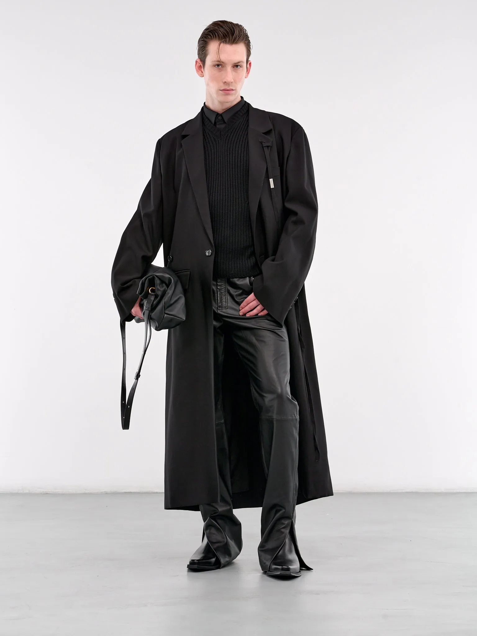 Reidar Darted Sweater (B0012138-KN045-BLACK)